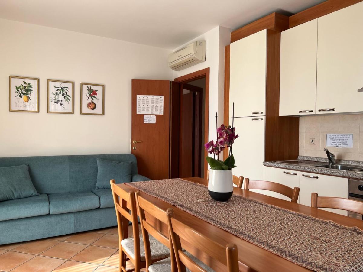 Appartamenti Baia Azzurra 5. Торболе Экстерьер фото