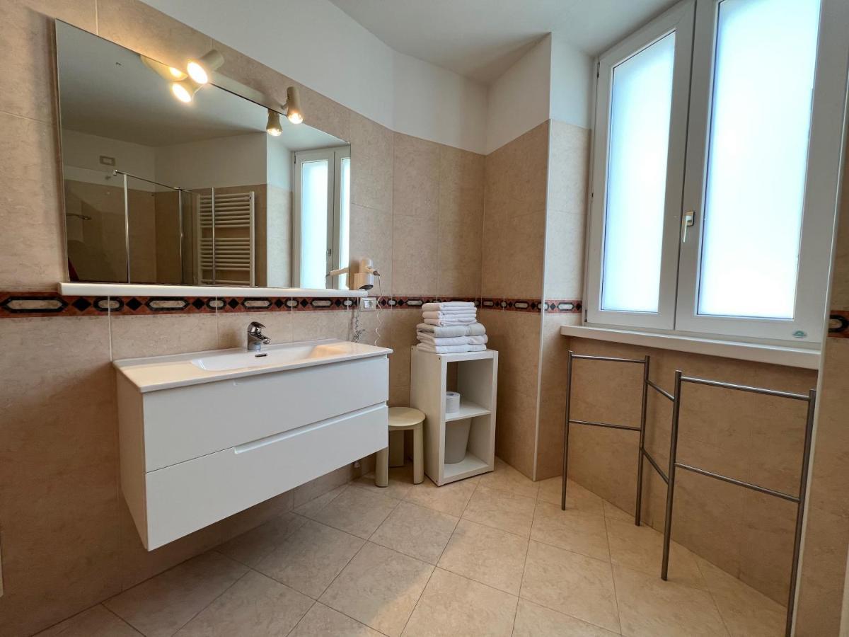 Appartamenti Baia Azzurra 5. Торболе Экстерьер фото