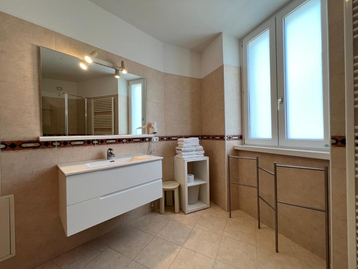 Appartamenti Baia Azzurra 5. Торболе Экстерьер фото
